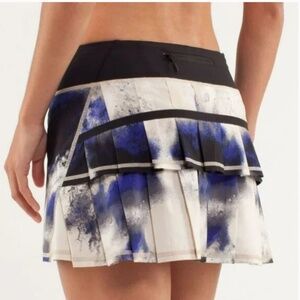 Lululemon Run Pace Setter Skort Sz 8 in Milky Way Multi Print Black Pigment